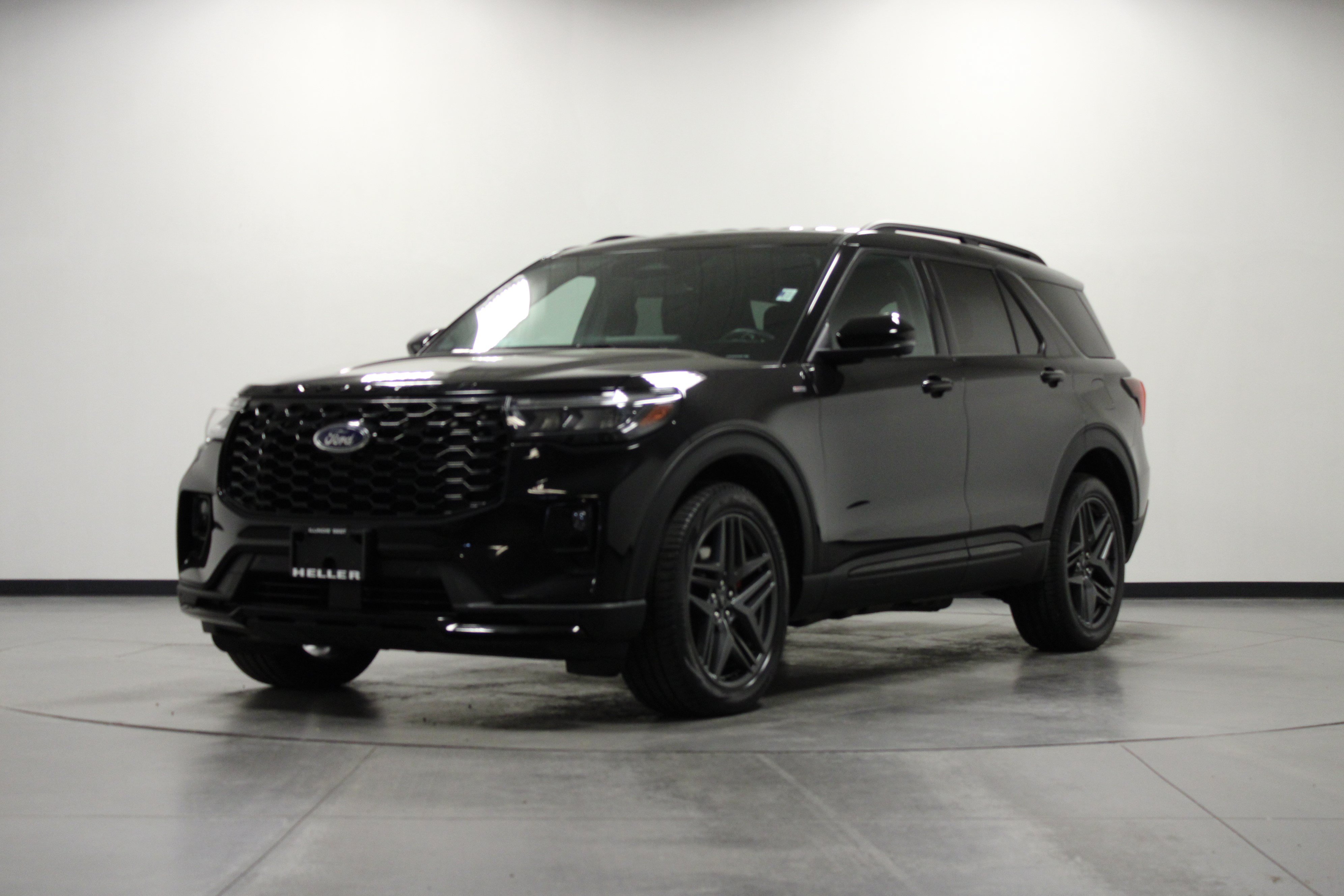 Used 2025 Ford Explorer ST-Line w/ ST-Line Street Pack AWD/4WD image 8
