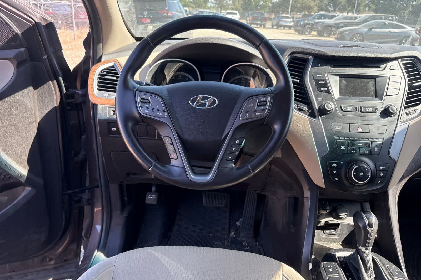 Used 2014 Hyundai Santa Fe GLS FWD image 16