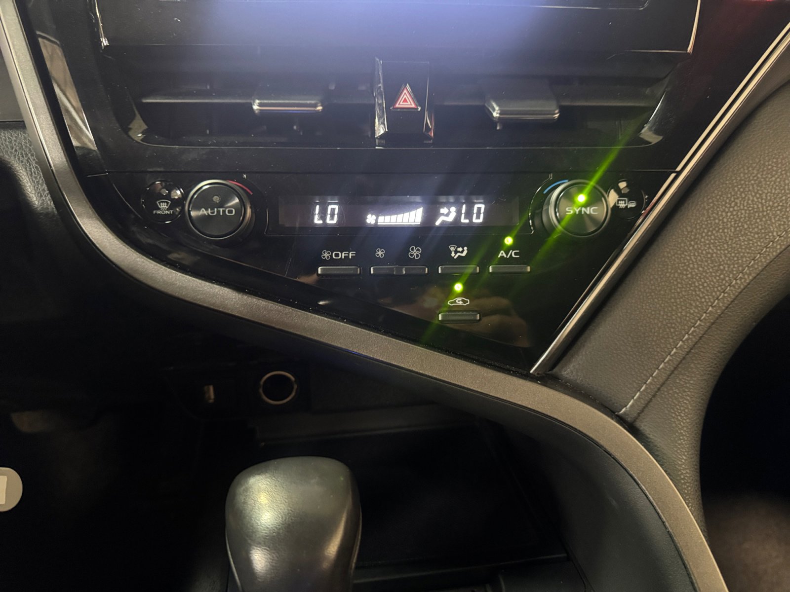 Used 2022 Toyota Camry SE FWD image 12