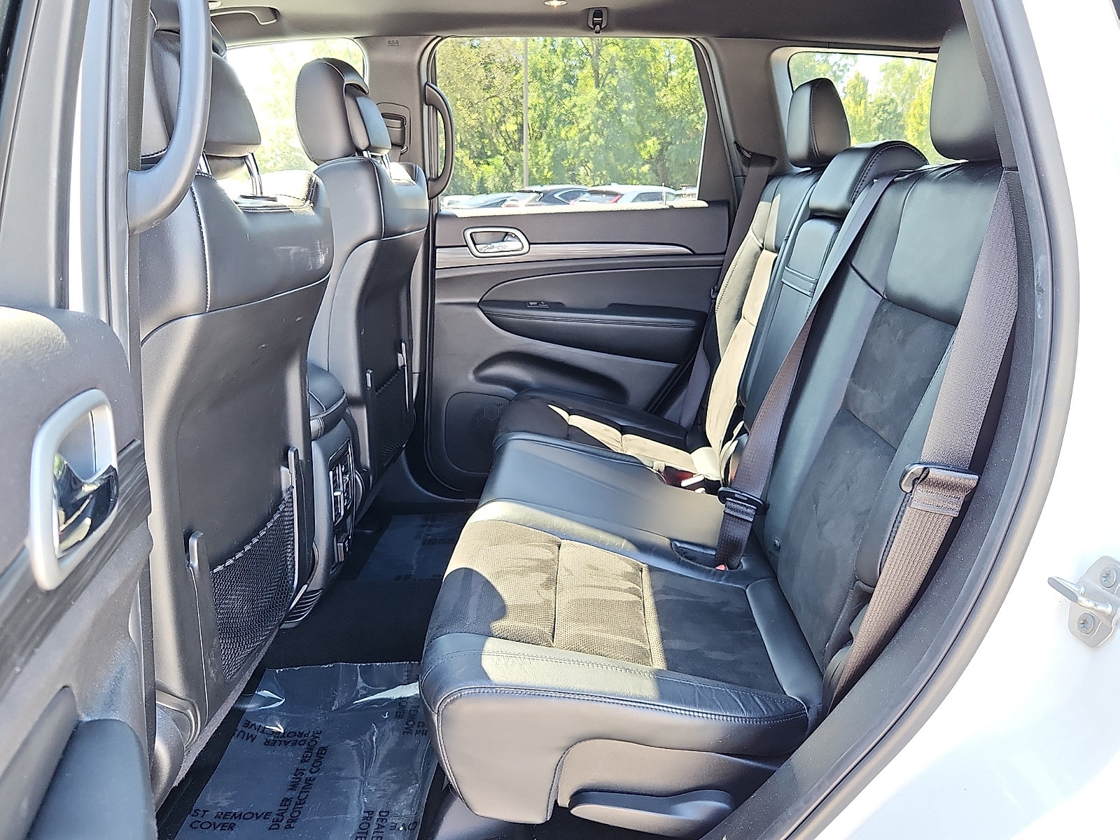 Used 2019 Jeep Grand Cherokee Altitude AWD/4WD image 10