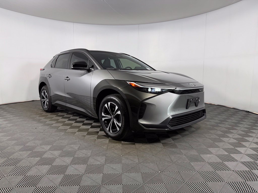 Used 2025 Toyota bZ4X FWD image 5
