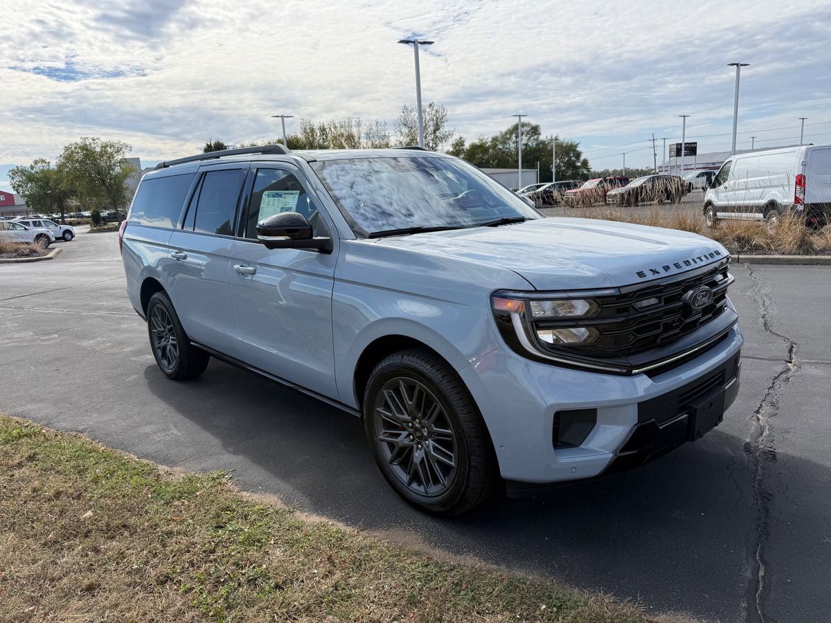 New 2025 Ford Expedition Max Platinum image 3