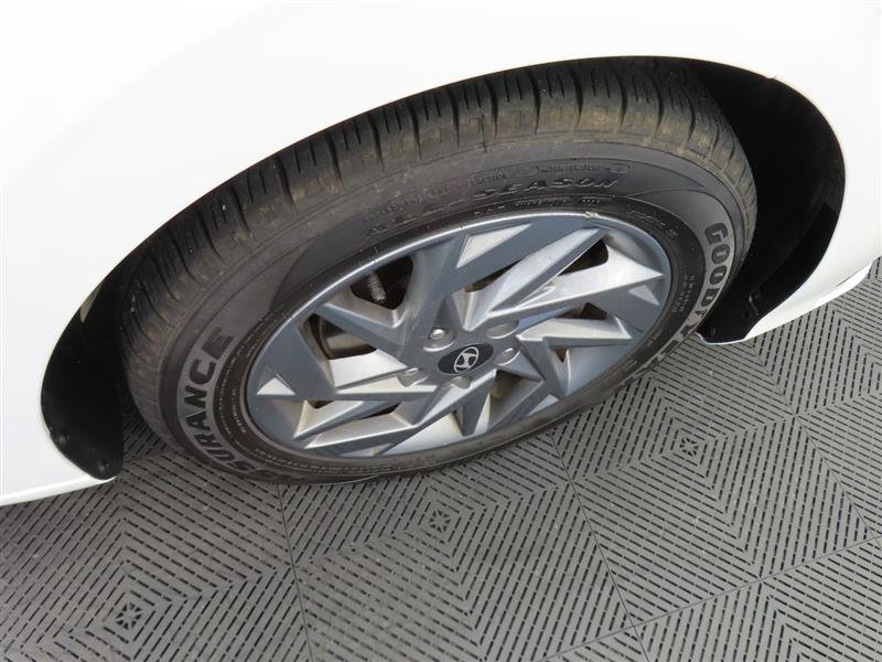 Used 2024 Hyundai Elantra SEL FWD image 9