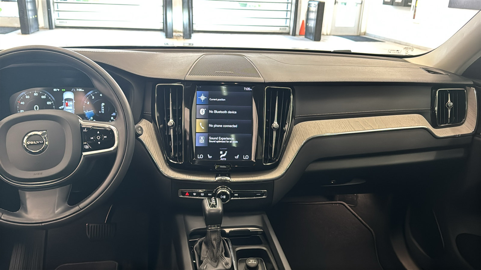 Used 2019 Volvo XC60 T5 Inscription w/ Protection Package Premier AWD/4WD image 11