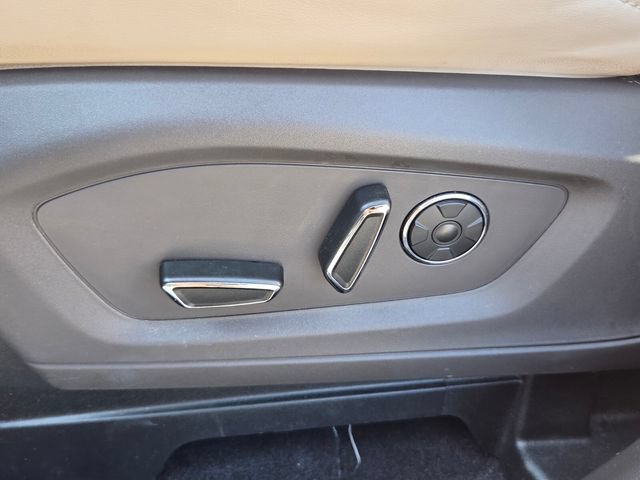 Used 2020 Ford Explorer Platinum w/ Premium Technology Package AWD/4WD image 12