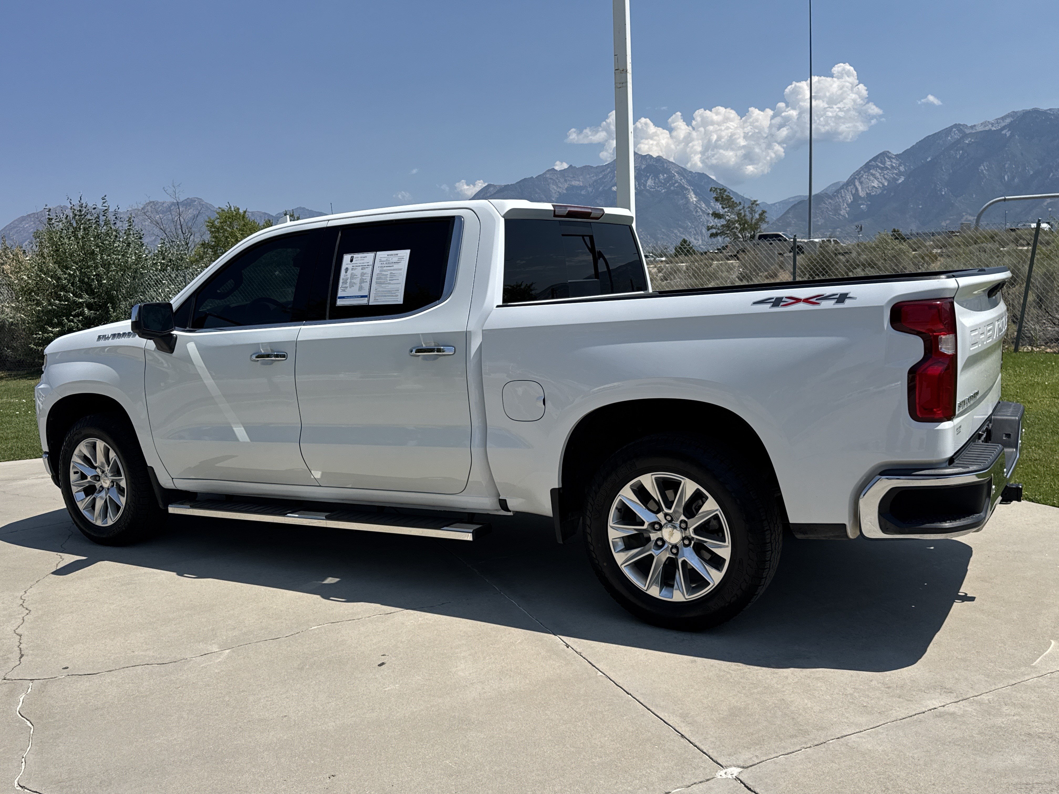 Used 2021 Chevrolet Silverado 1500 LTZ AWD/4WD image 3
