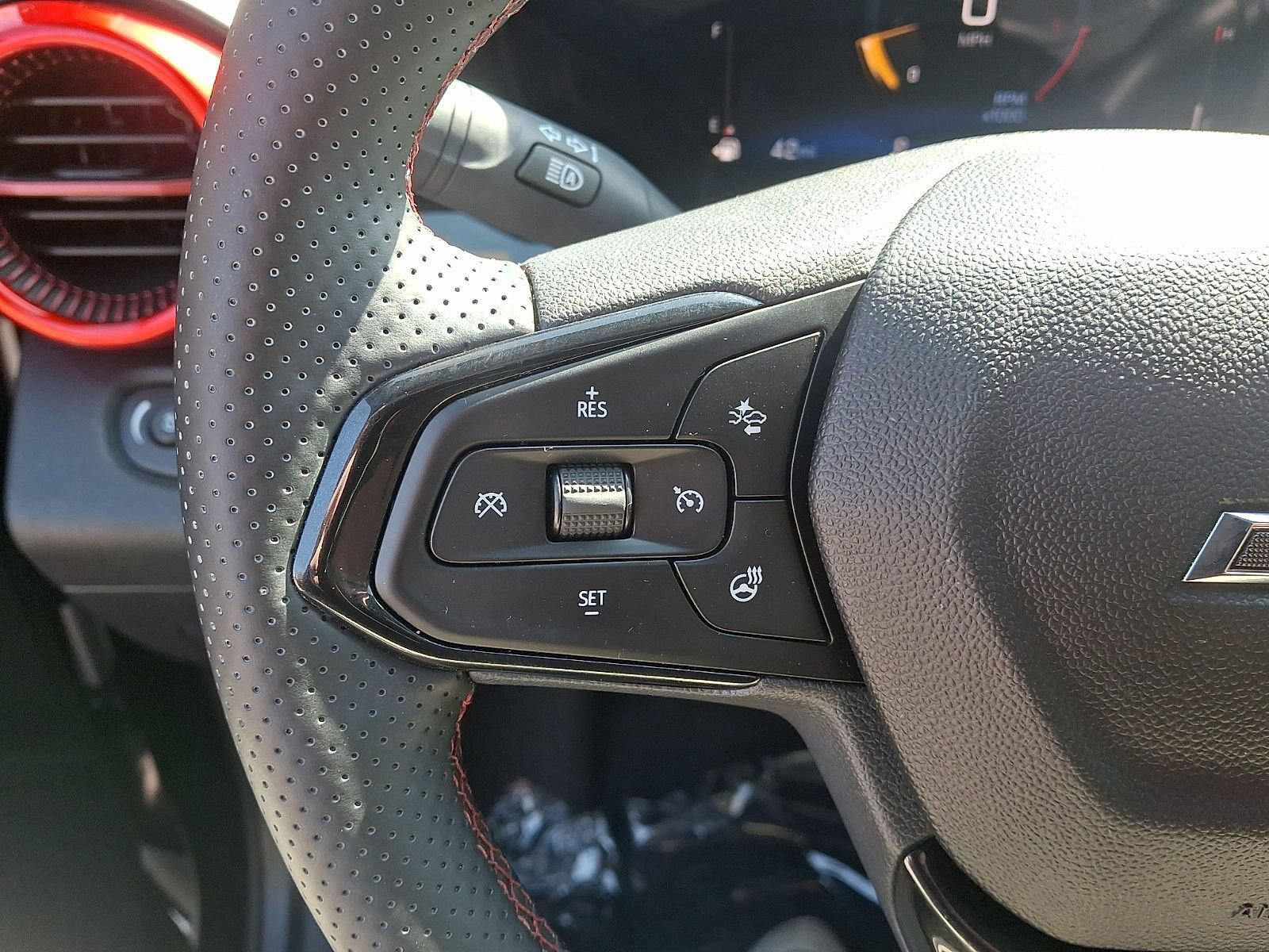 Used 2025 Chevrolet Trax RS w/ Driver Confidence Package FWD image 21