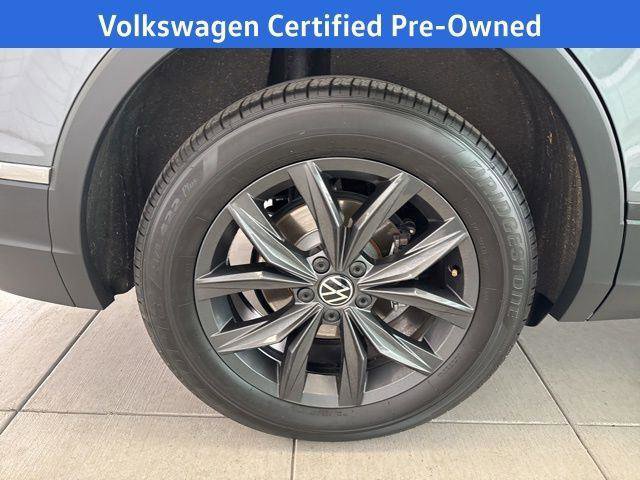 Certified 2024 Volkswagen Tiguan SE w/ Panoramic Sunroof Package AWD/4WD image 12