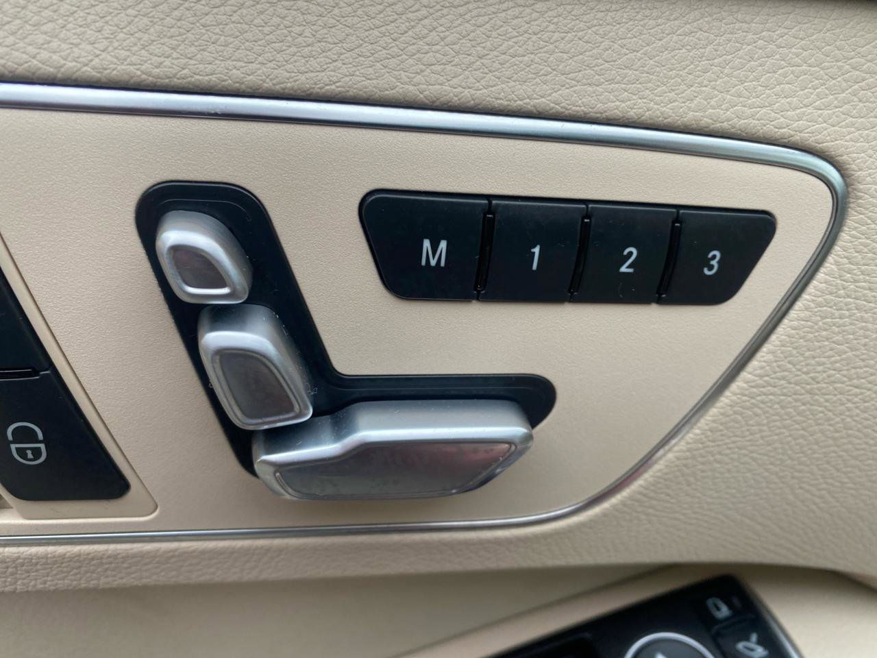Used 2016 Mercedes-Benz E 350 4MATIC Sedan image 29