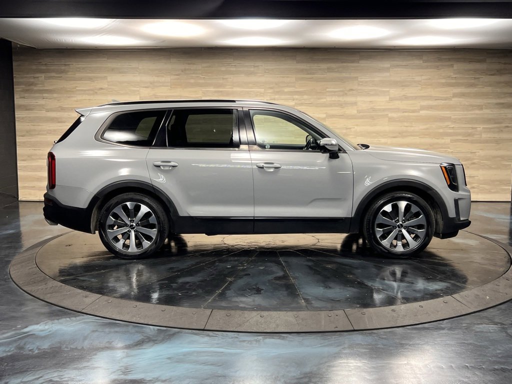 Used 2022 Kia Telluride SX w/ SX Prestige Package image 11