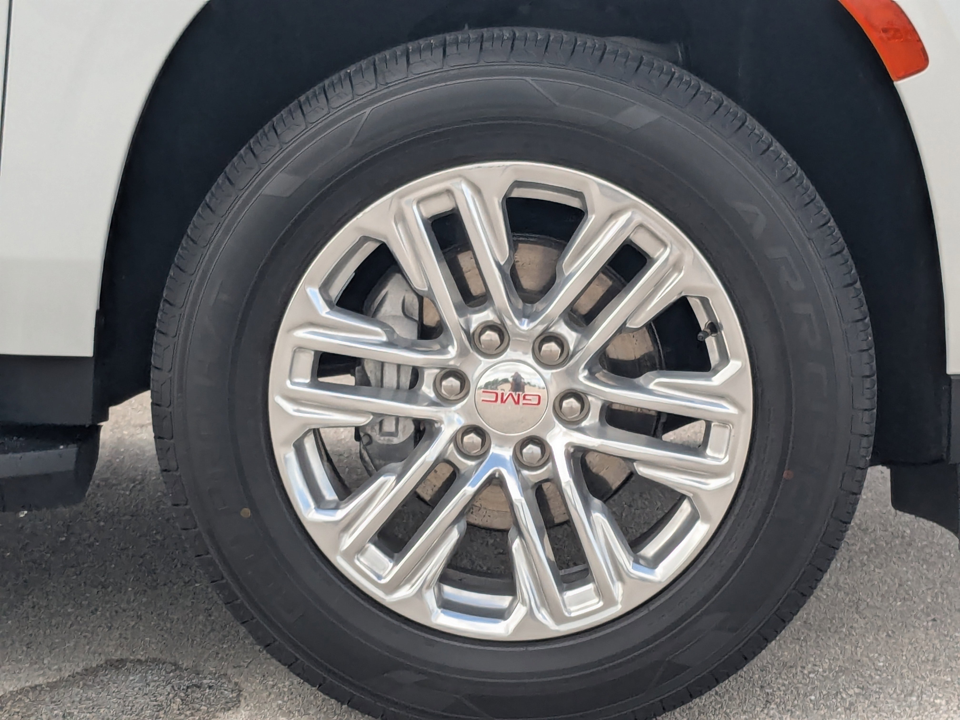 Used 2024 GMC Yukon SLT image 12