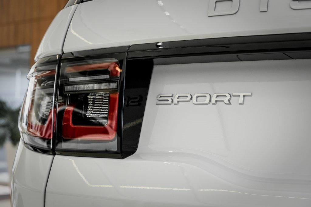 Used 2025 Land Rover Discovery Sport S image 7