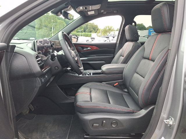 Used 2026 Chevrolet Traverse RS AWD/4WD image 2