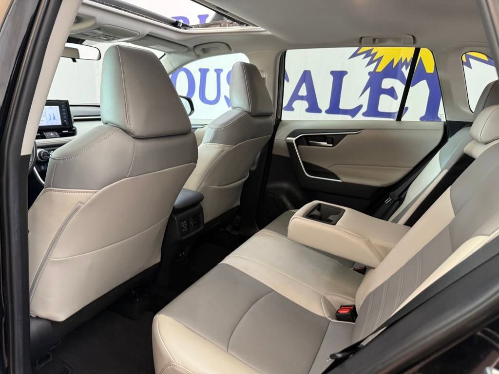 Used 2019 Toyota RAV4 XLE Premium image 11
