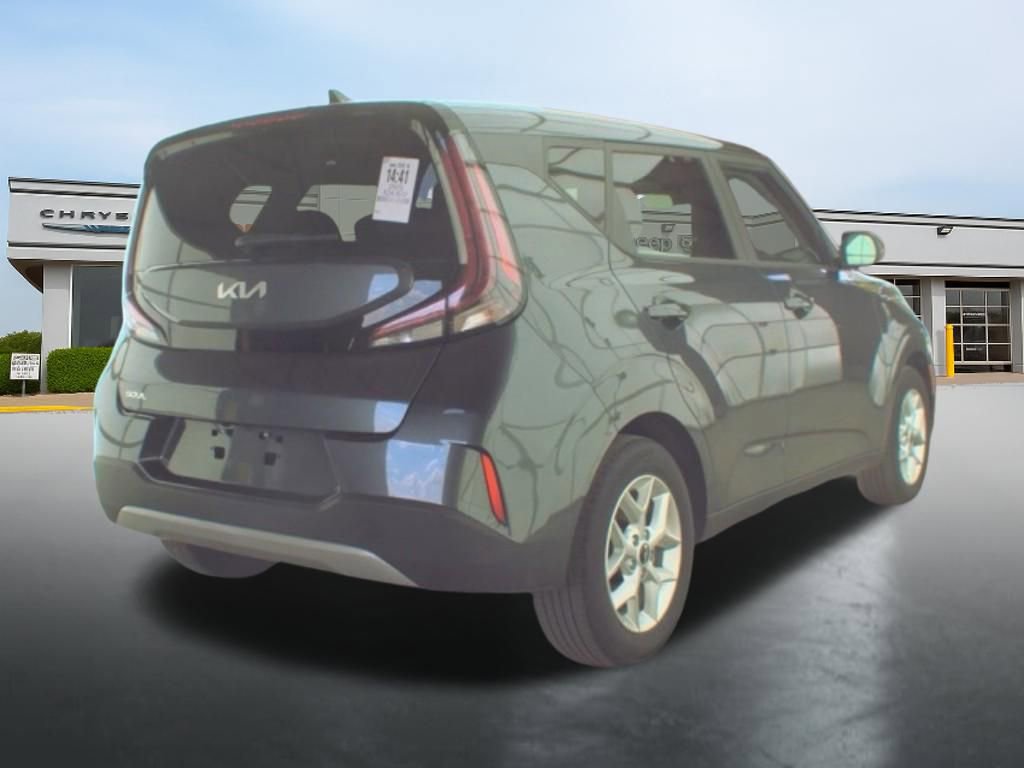 Used 2025 Kia Soul LX FWD image 4