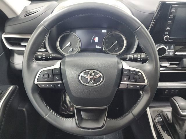 Used 2022 Toyota Highlander XLE image 27