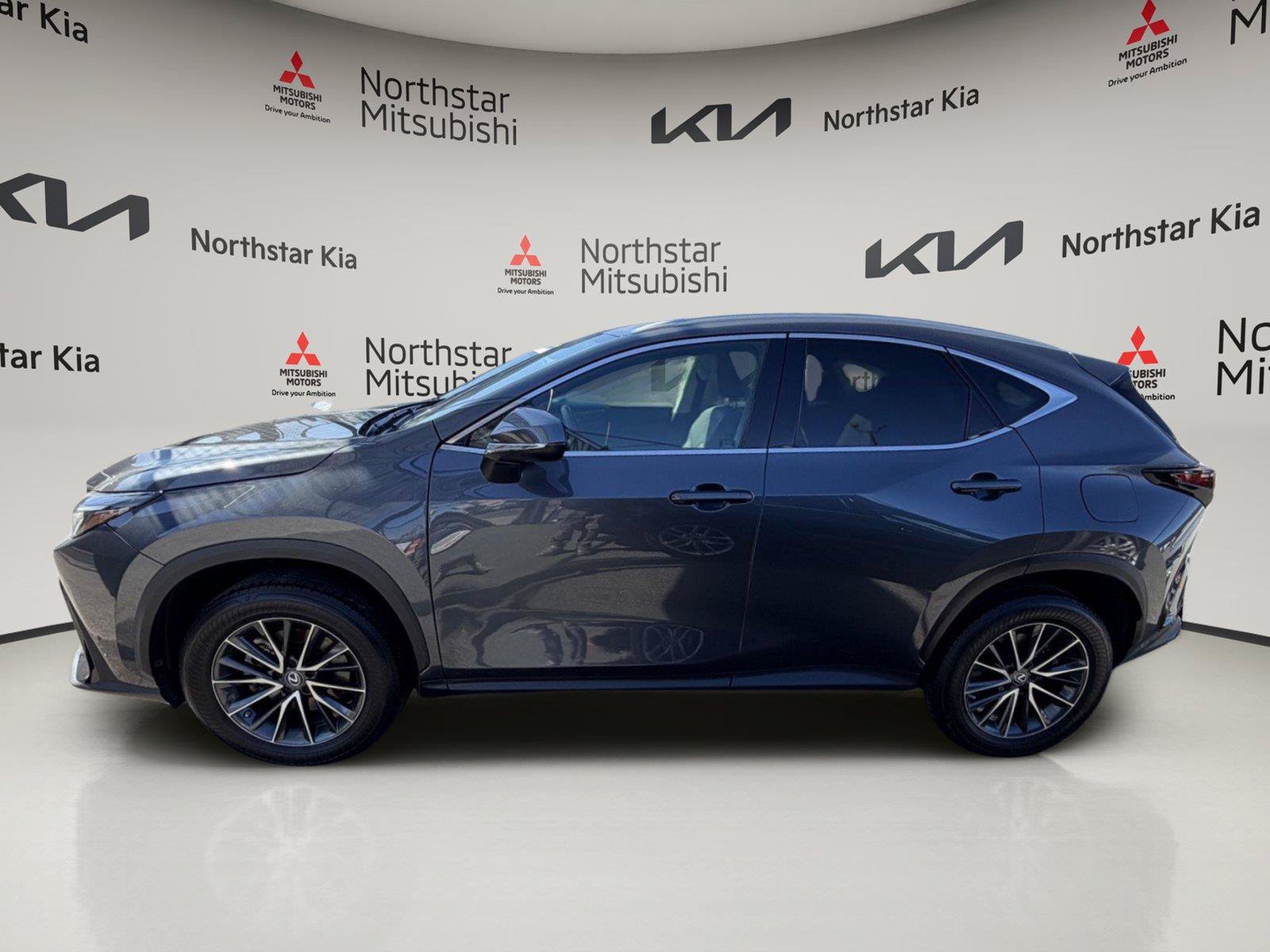 Used 2023 Lexus NX 250 FWD image 2