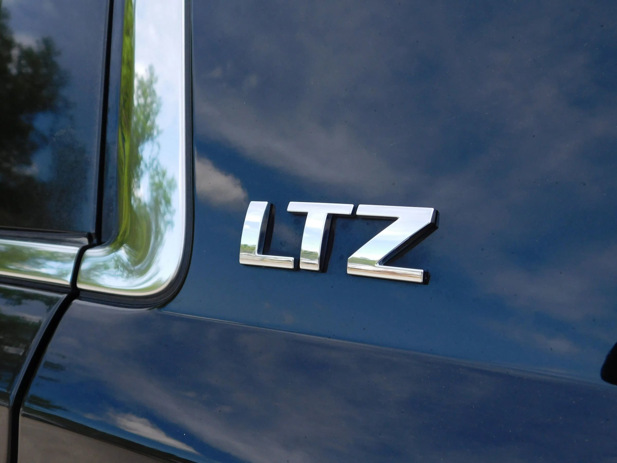 Used 2015 Chevrolet Tahoe LTZ AWD/4WD image 9