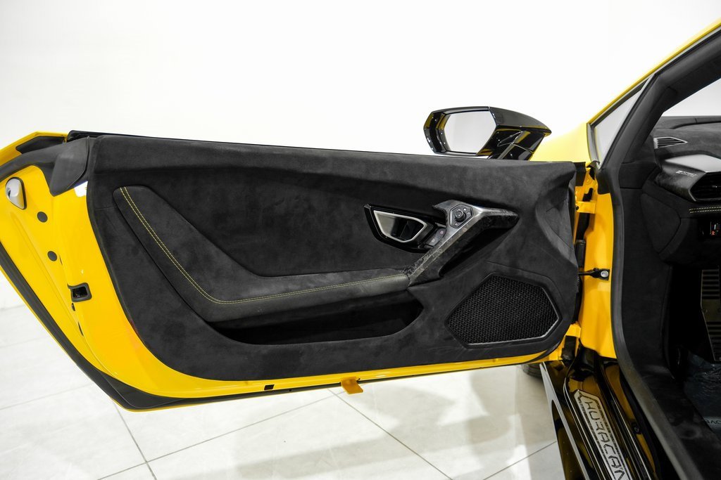 Used 2018 Lamborghini Huracan Performante image 43