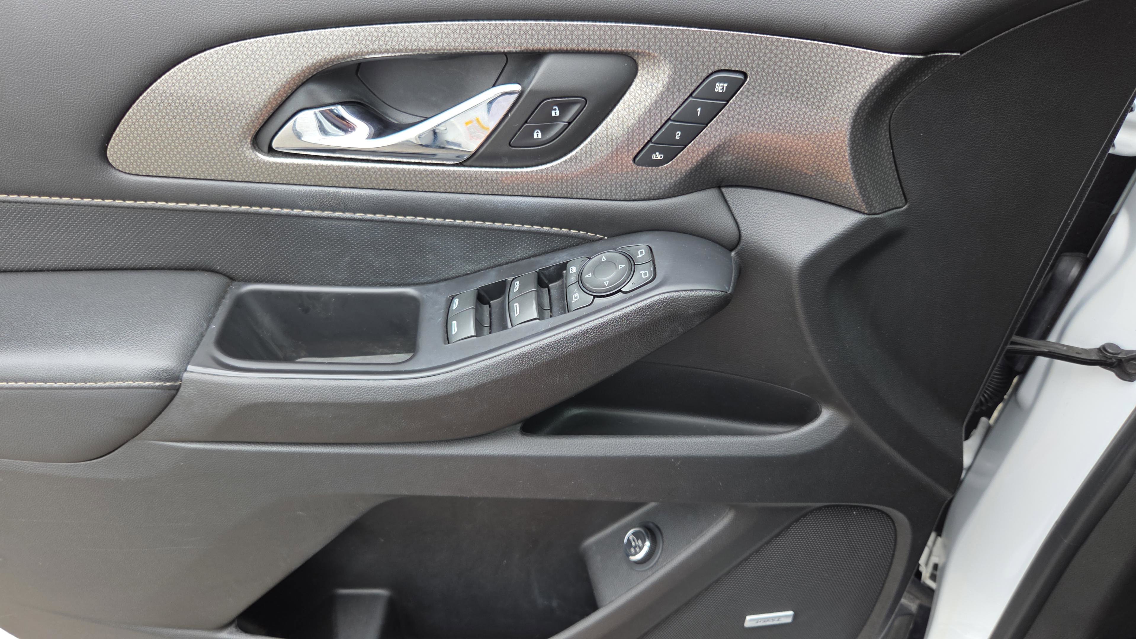 Used 2022 Chevrolet Traverse Premier w/ Redline Edition FWD image 27