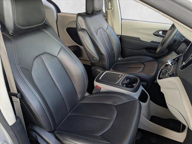 Used 2024 Chrysler Pacifica Touring-L image 21