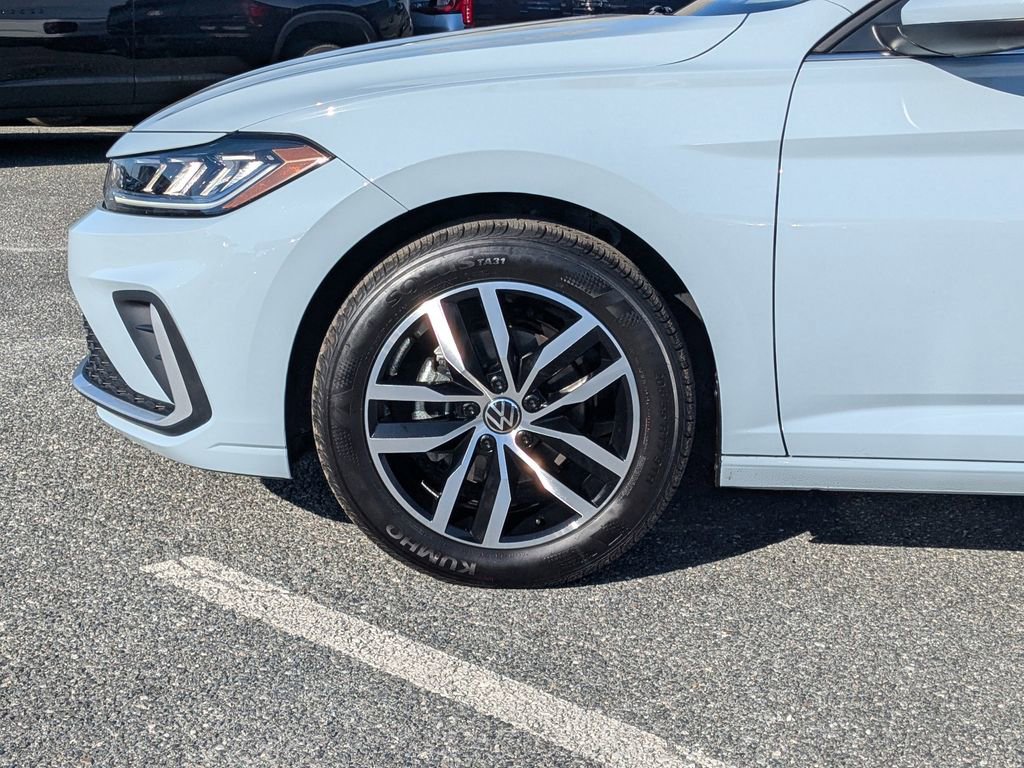 Used 2026 Volkswagen Jetta SE FWD image 11