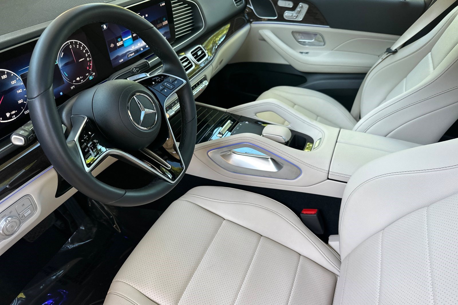 Certified 2025 Mercedes-Benz GLE 450e 4MATIC image 4