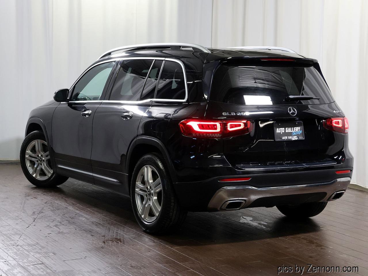 Used 2020 Mercedes-Benz GLB 250 4MATIC w/ Premium Package image 9