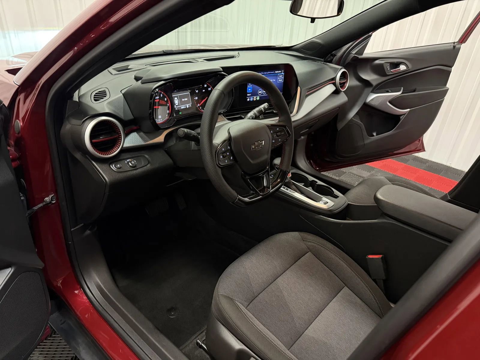 Used 2024 Chevrolet Trax RS FWD image 38