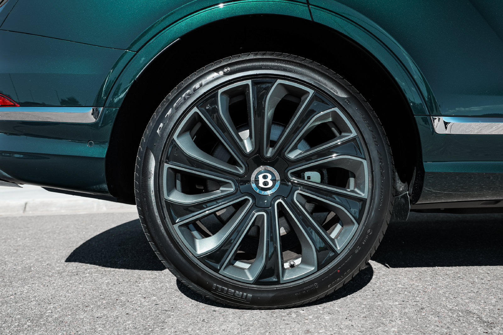 New 2027 Bentley Bentayga AWD/4WD image 15