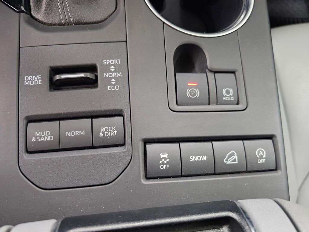 Used 2022 Toyota Highlander XLE image 32