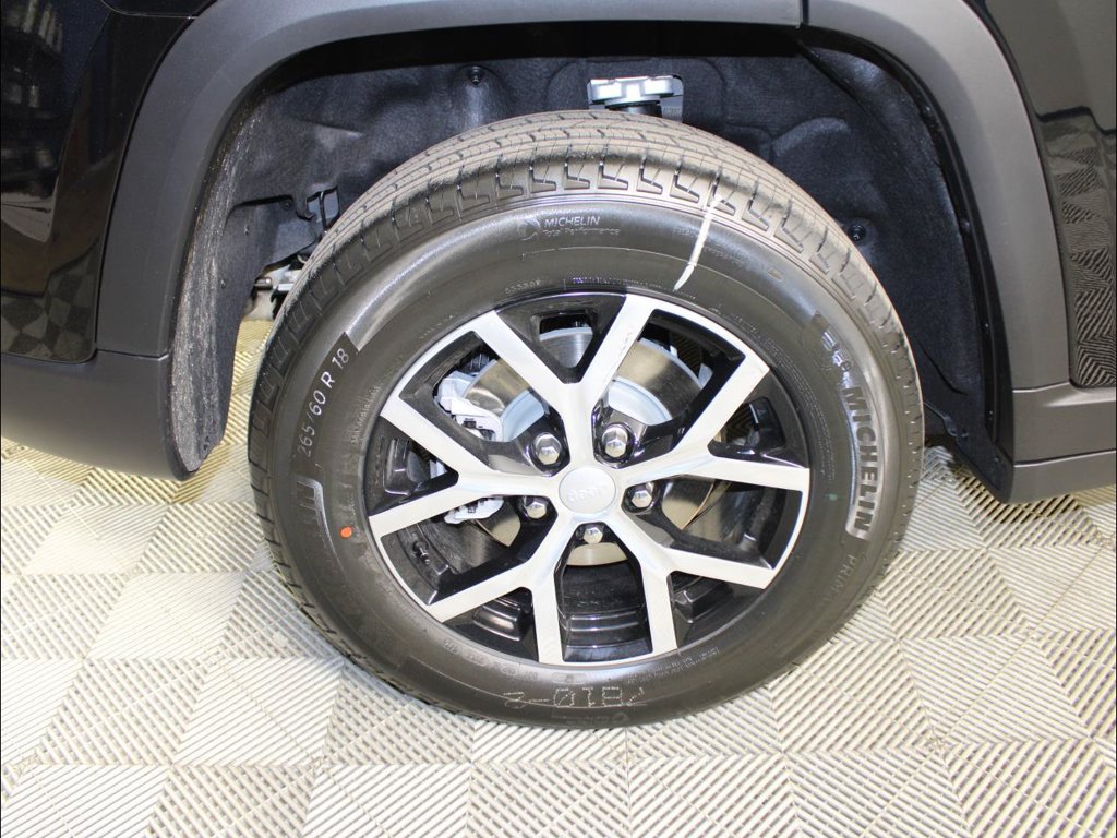 New 2025 Jeep Grand Cherokee Limited w/ Luxury Tech Group II RWD image 40