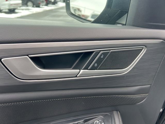 Used 2025 Volkswagen Atlas Cross Sport SE image 25