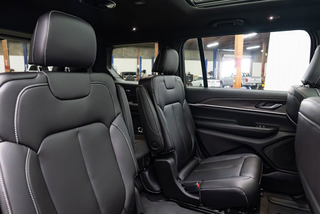 New 2025 Jeep Grand Cherokee L Limited w/ Trailer Tow Package image 30