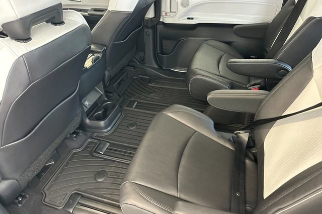 Used 2026 Toyota Sienna XSE AWD/4WD image 14