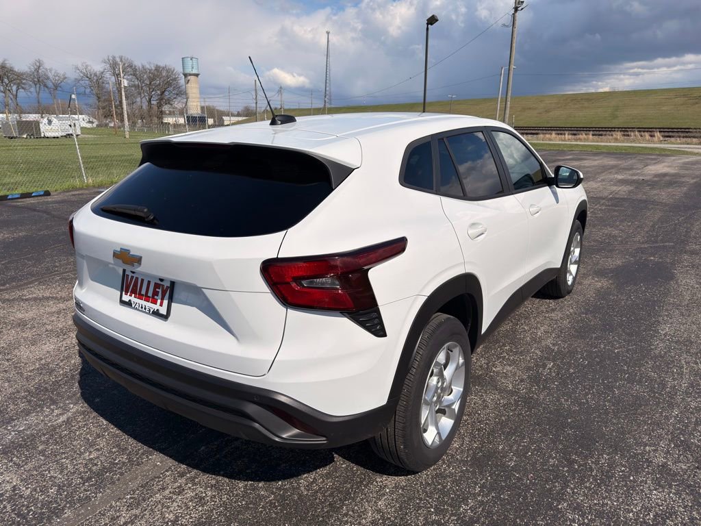 Used 2024 Chevrolet Trax LS w/ LS Convenience Package image 10