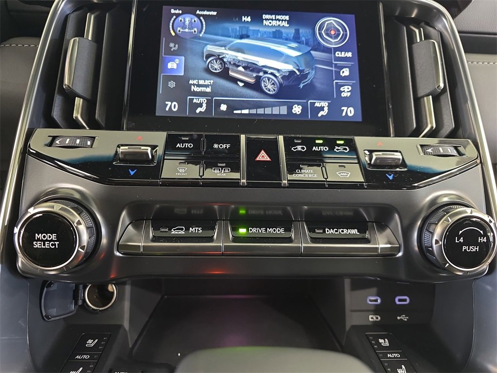 Certified 2025 Lexus LX 600 4WD w/ Luxury Package image 27