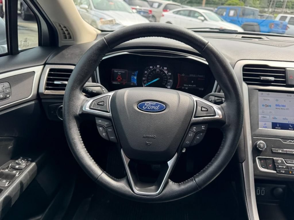 Used 2020 Ford Fusion SEL FWD image 12