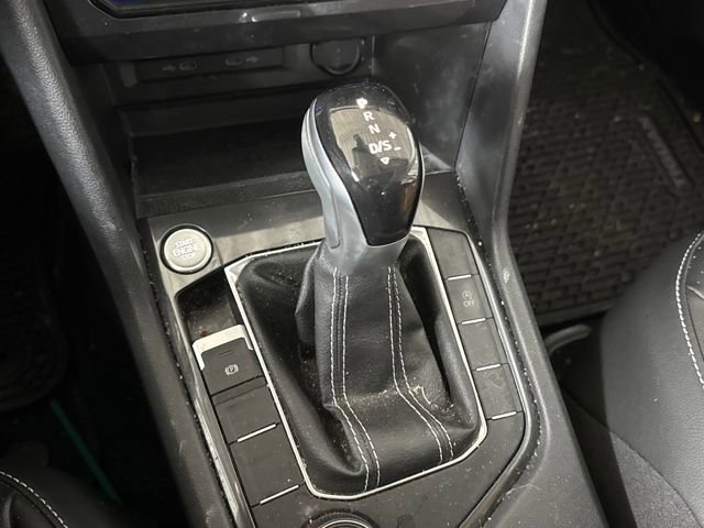 Used 2023 Volkswagen Tiguan SE w/ Panoramic Sunroof Package image 32