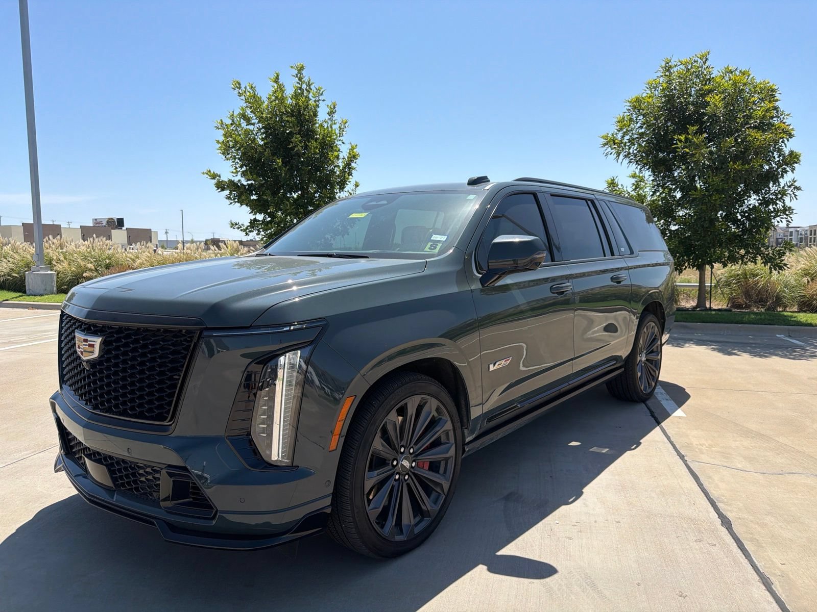 Certified 2025 Cadillac Escalade ESV V AWD/4WD image 4