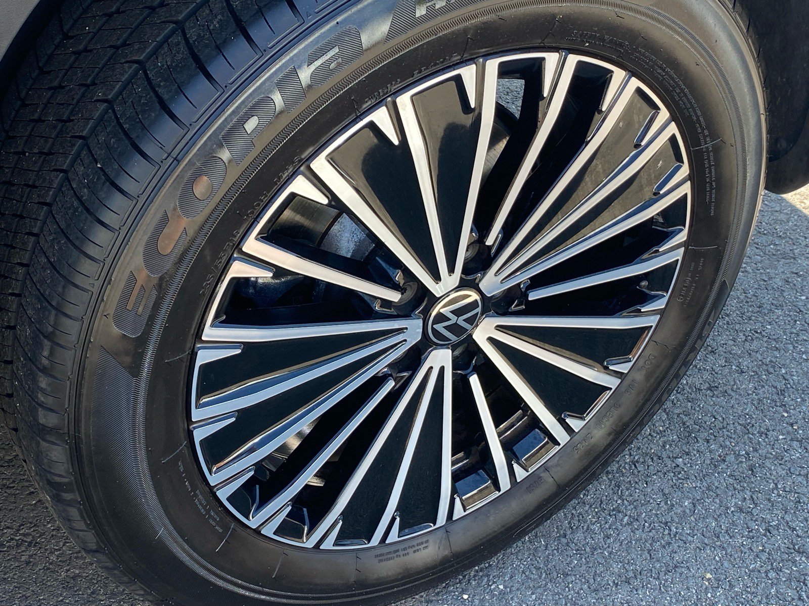 Certified 2025 Volkswagen Tiguan S AWD/4WD image 19