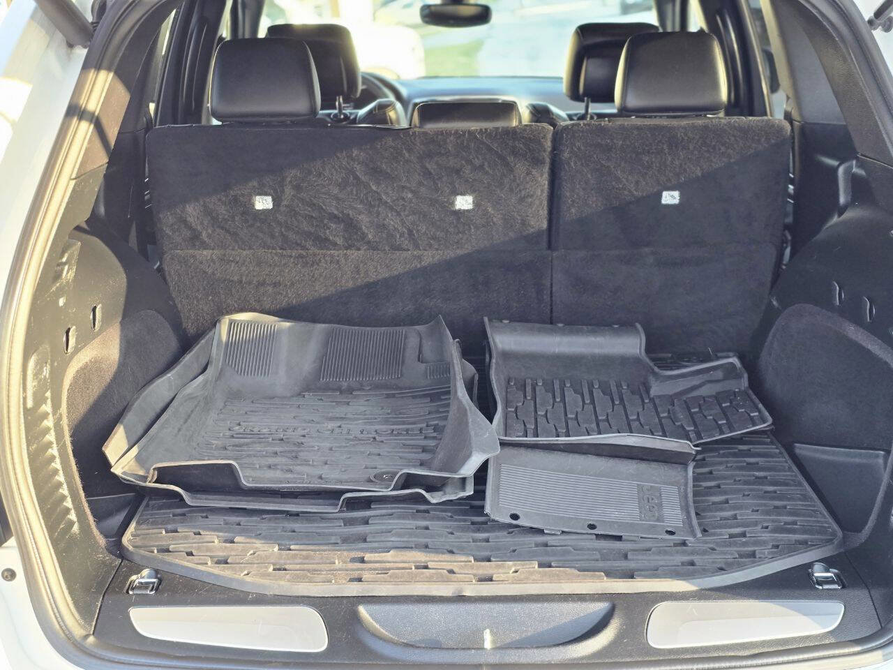 Used 2017 Jeep Grand Cherokee Limited image 19