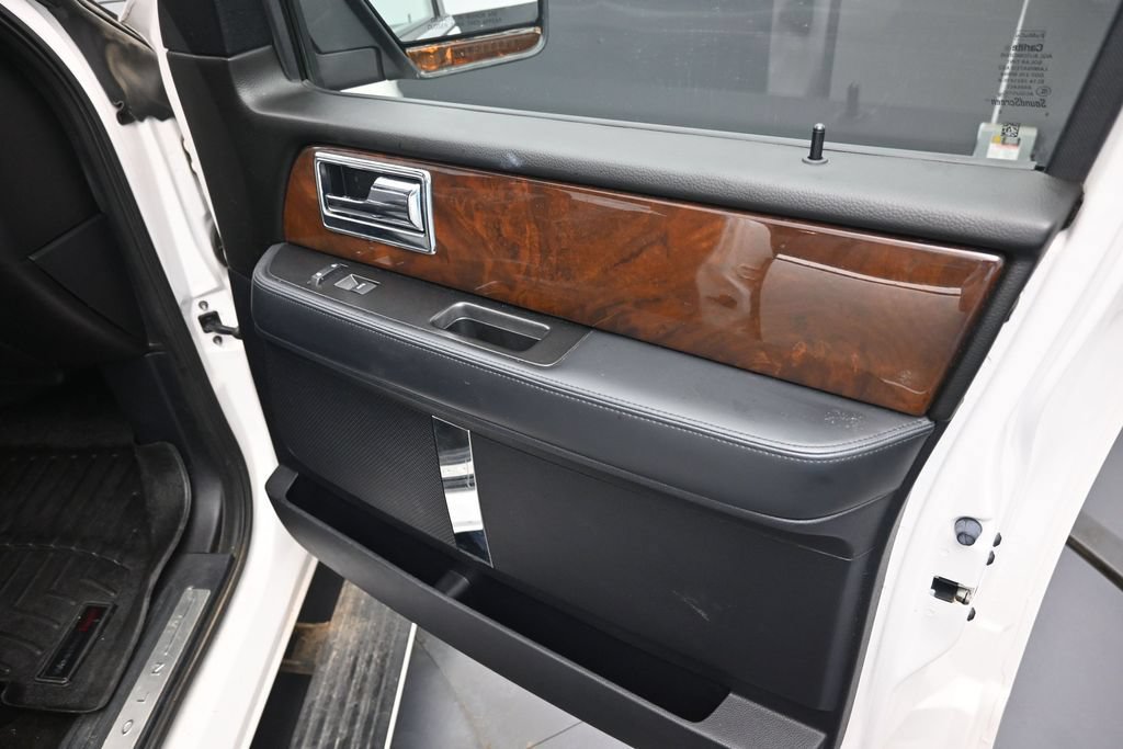 Used 2016 Lincoln Navigator Select AWD/4WD image 37