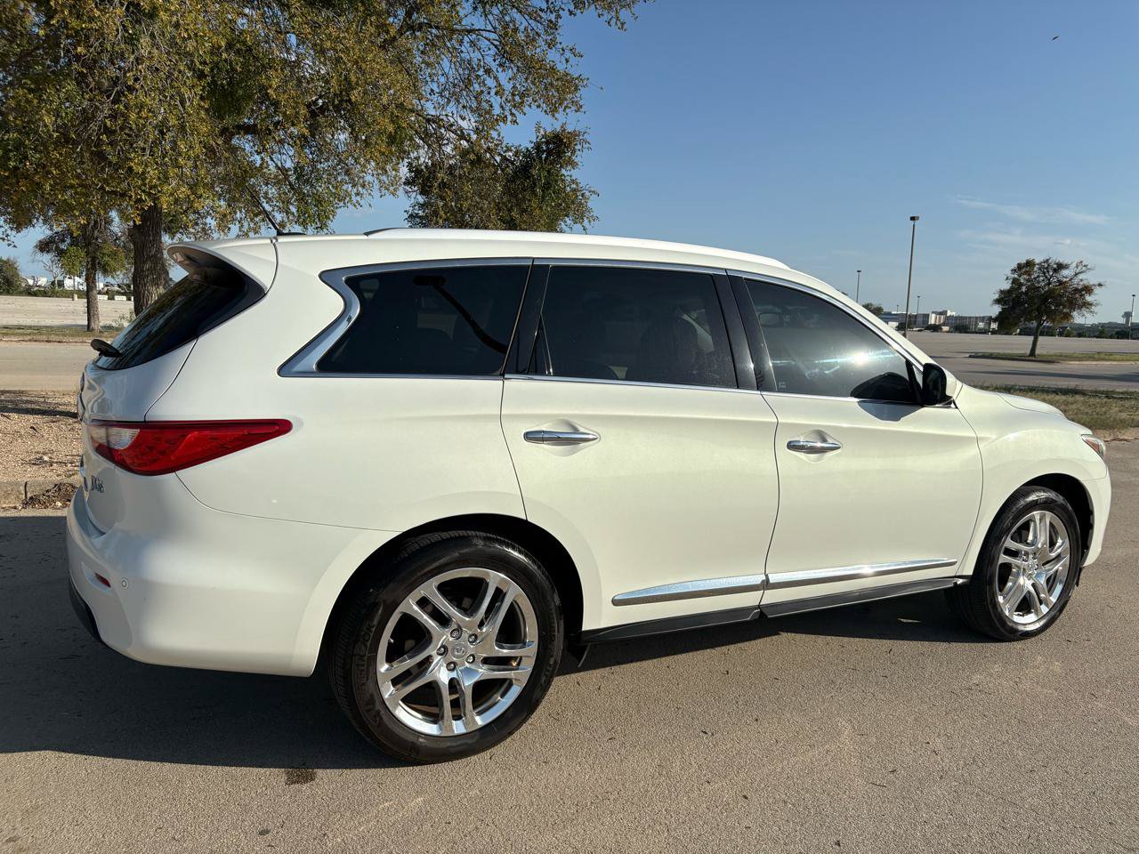 Used 2013 INFINITI JX35 AWD w/ Premium Pkg image 13