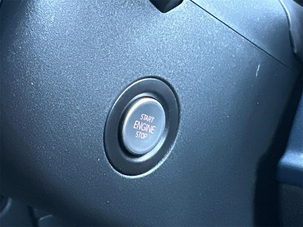 New 2025 Volkswagen ID. Buzz Pro S image 9