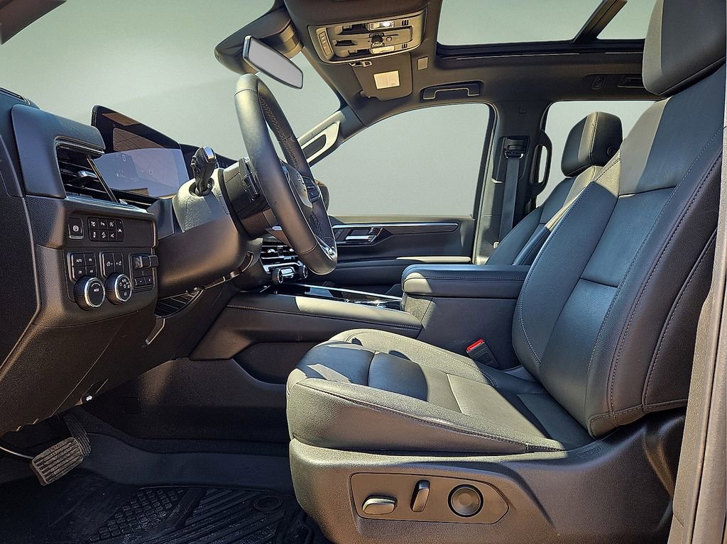 Used 2025 Chevrolet Tahoe Z71 w/ Comfort Package AWD/4WD image 26