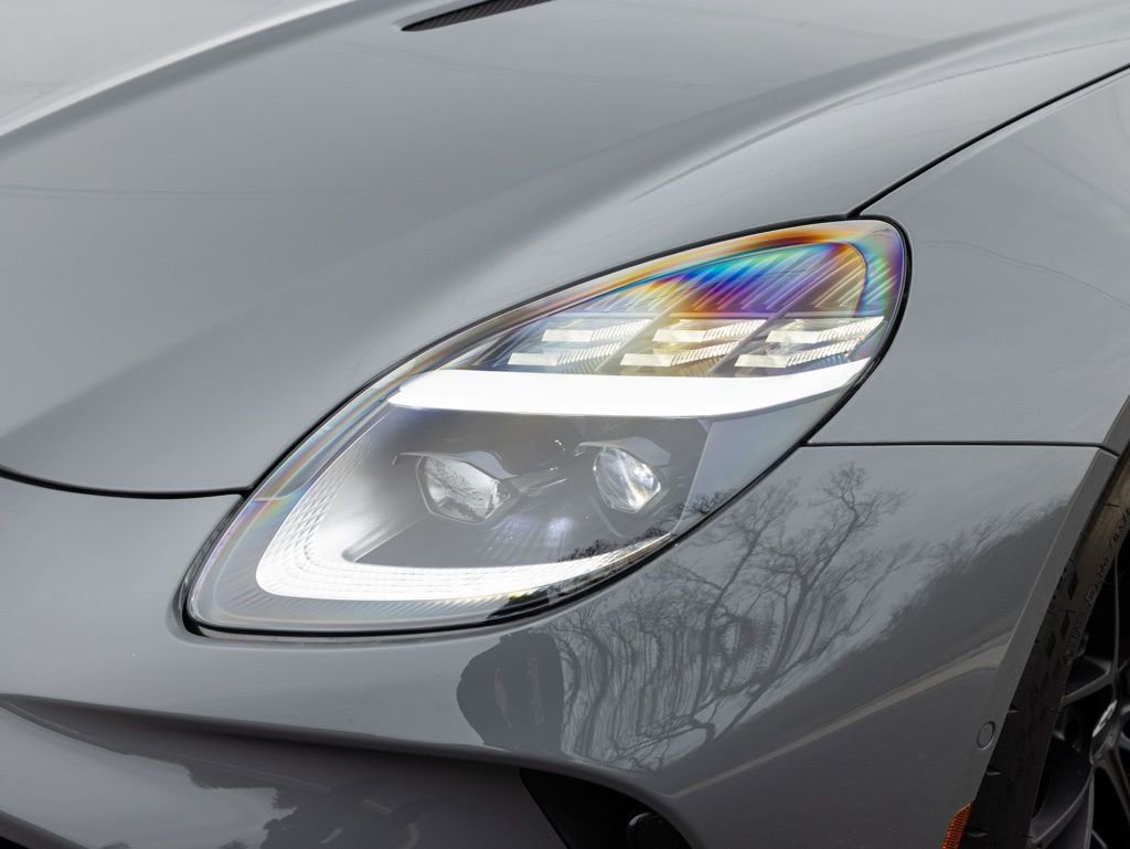 Used 2025 Aston Martin V8 Vantage Coupe image 17