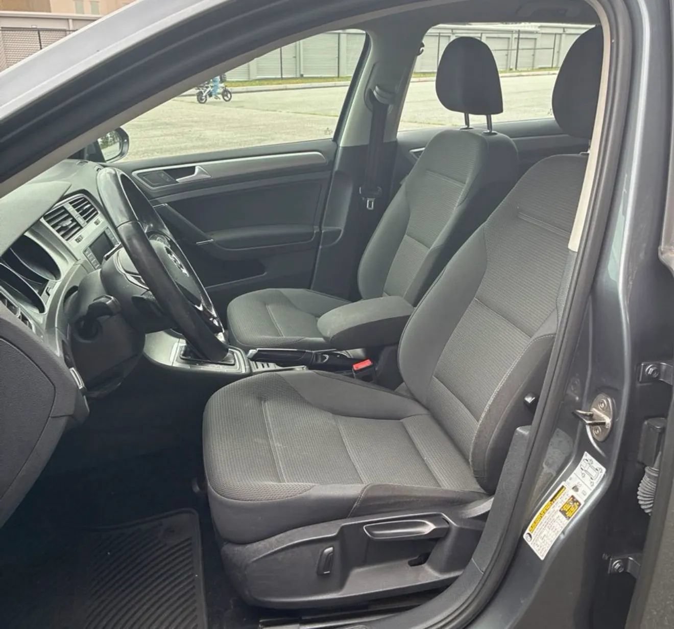 Used 2017 Volkswagen Golf S FWD image 4