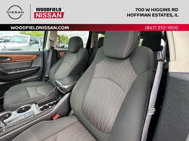 Used 2015 Chevrolet Traverse LT w/ Style and Technology Package FWD image 24