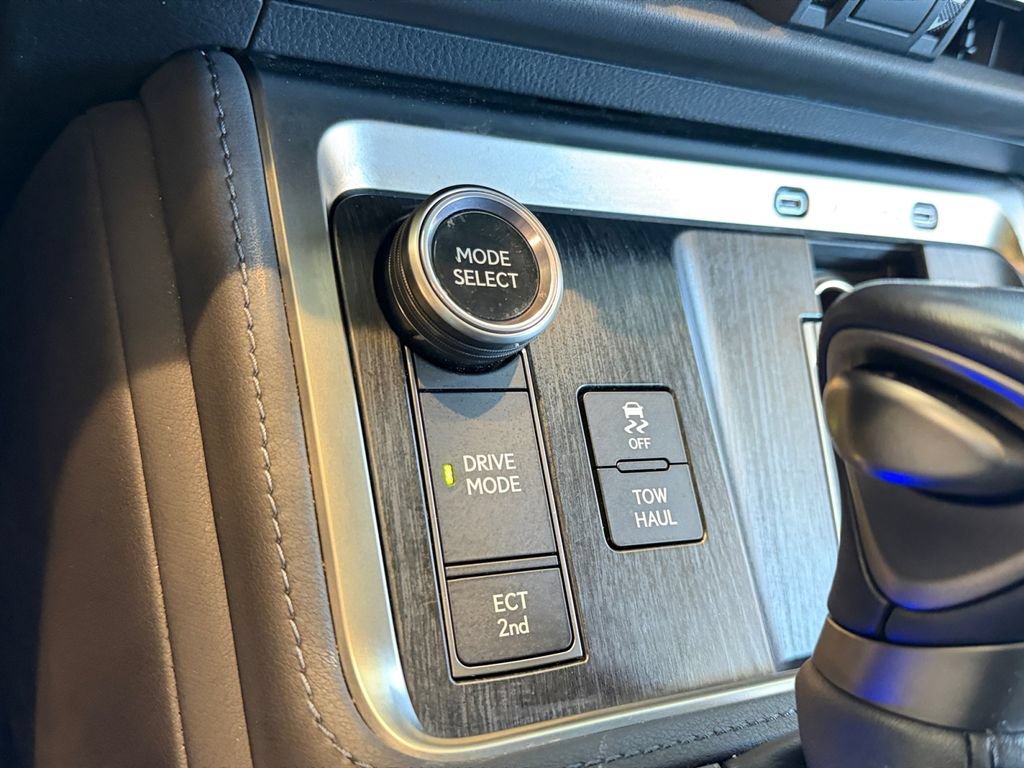Used 2024 Lexus GX 550 w/ Accessory Package (2T) AWD/4WD image 34